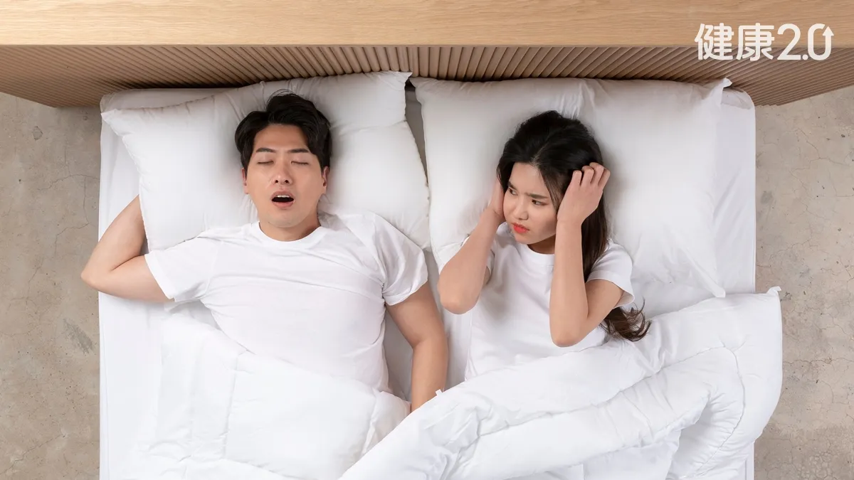 不胖也可能中鏢！醫曝睡眠呼吸中止症風險男高於女3倍「這樣睡」能改善血氧