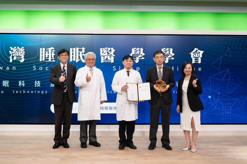 Largan Health AI-TECH sleep detector "DOMII " ,is the first product to be certified by the Taiwan Society of Sleep Medicine